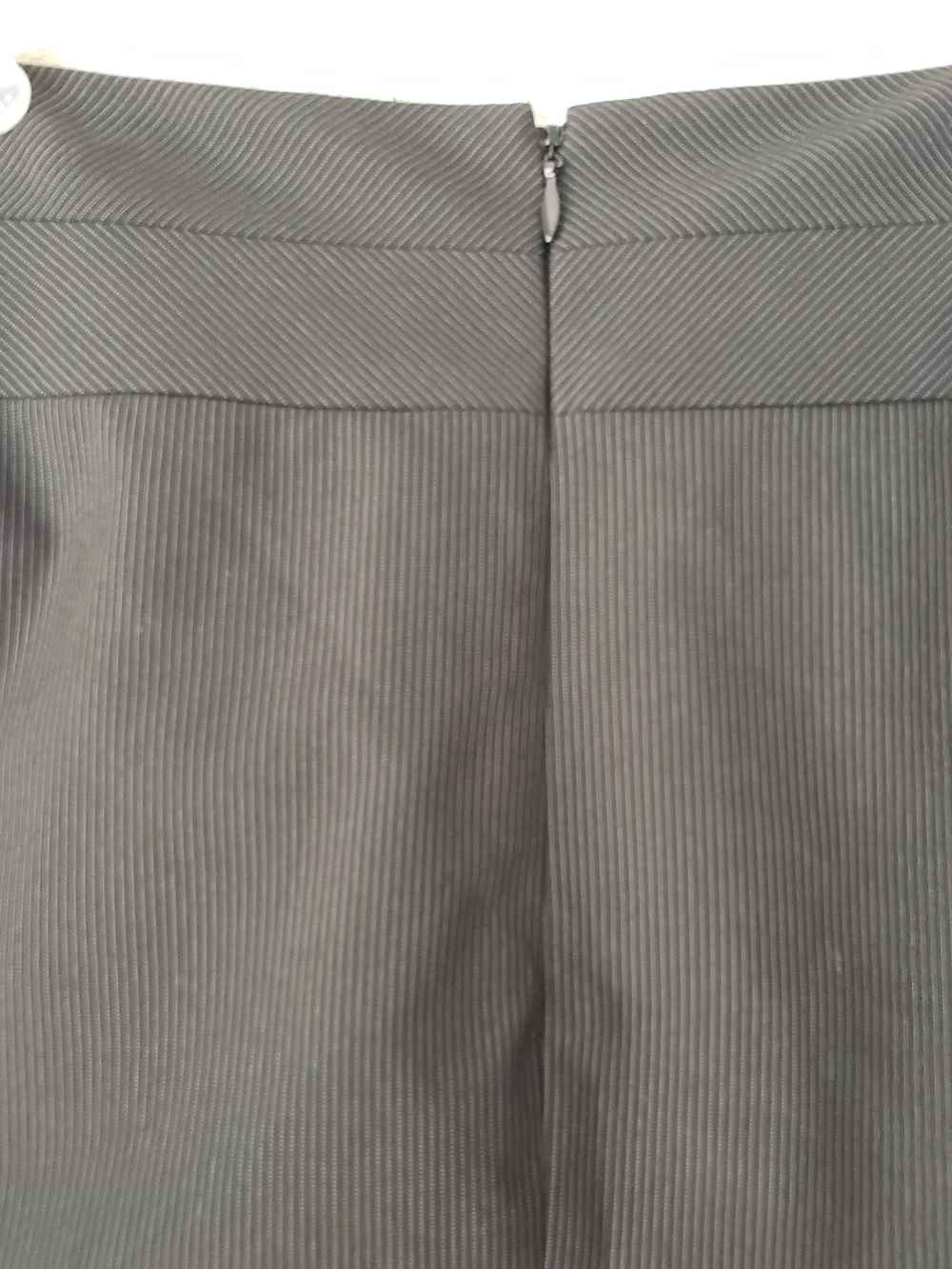 ANTONIO‎ MELANI Black Pencil Skirt Striped Lined  Size 8 Back Slit